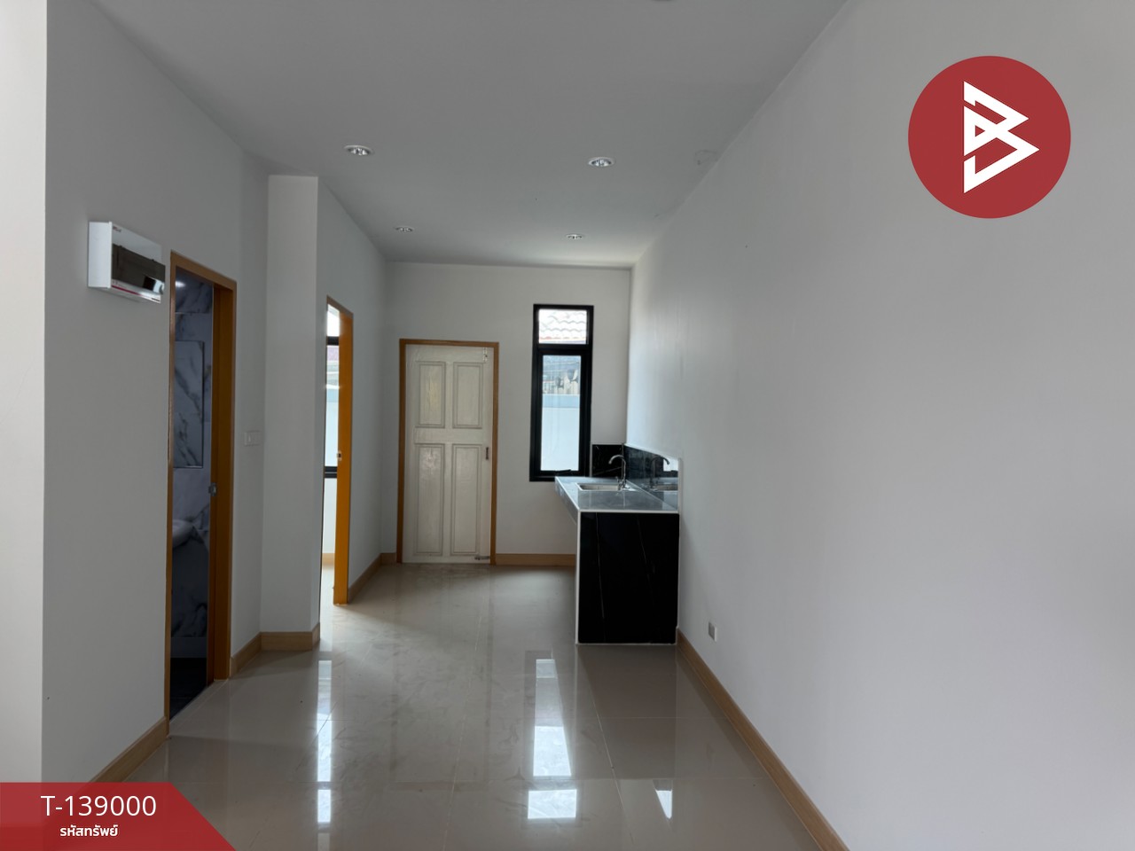 ขายทาวน์เฮ้าส์ 2 ชั้น เนื้อที่ 21.4 ตารางวา บางปะกง ฉะเชิงเทรา ทำเลดี 4