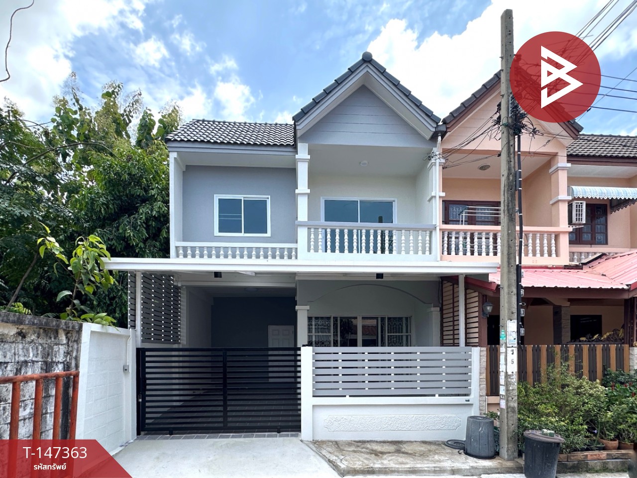 ขายทาวน์เฮ้าส์ หมู่บ้านสินทวี การ์เด้นท์ 1/2 ซอยท่าข้าม 7 รีโนเวททั้งหลัง พร้อมเข้าอยู่
