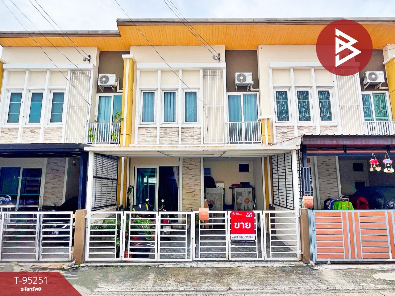 Townhouse for sale, Golden Town Village 2, On Nut-Lat Krabang, Bangkok, ready to move in