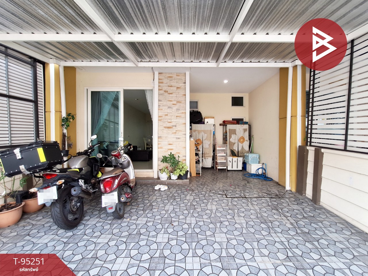 Townhouse for sale, Golden Town Village 2, On Nut-Lat Krabang, Bangkok, ready to move in