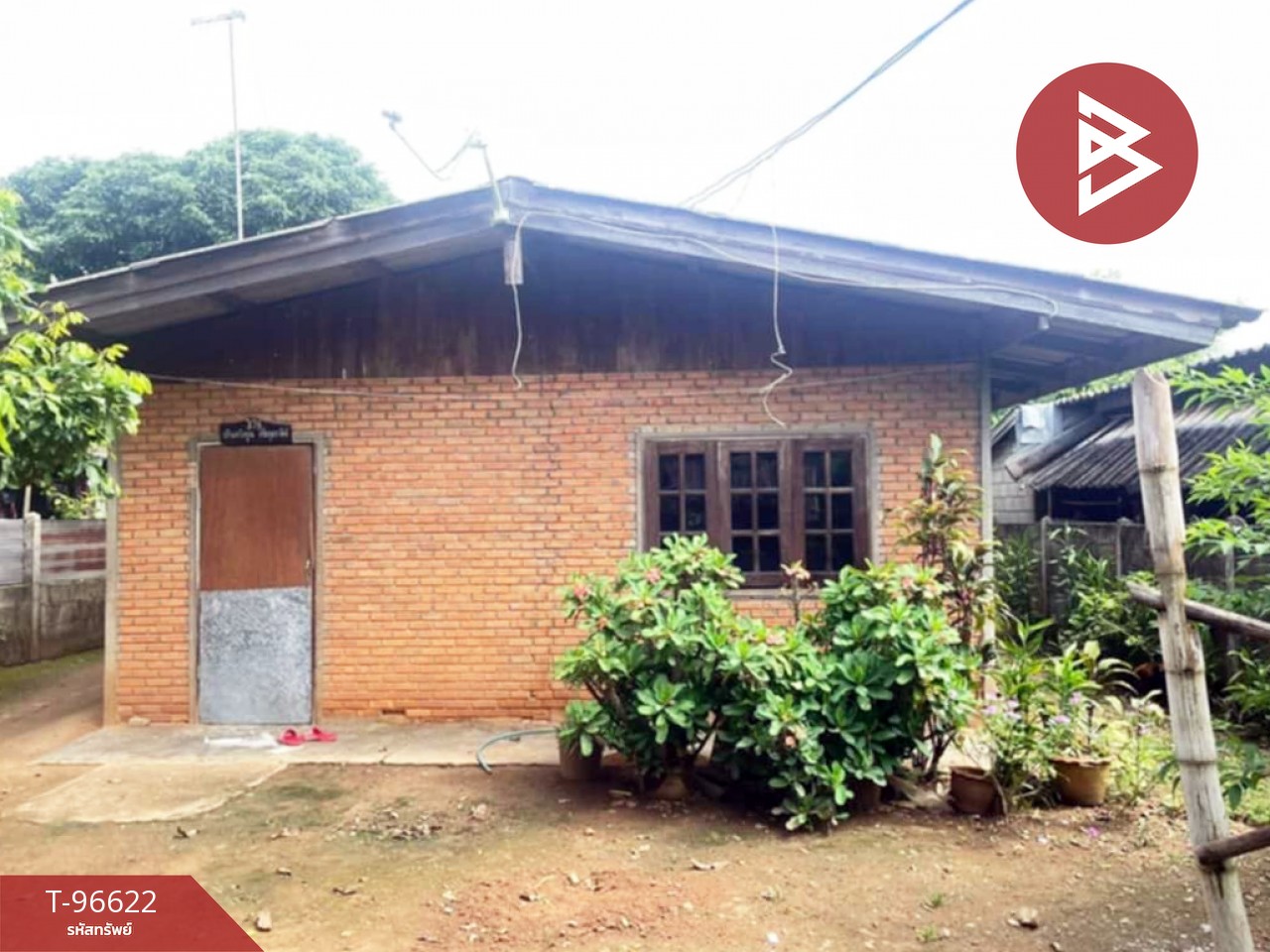 Land for sale with buildings, area 77 square wah, Mae Taeng, Chiang Mai