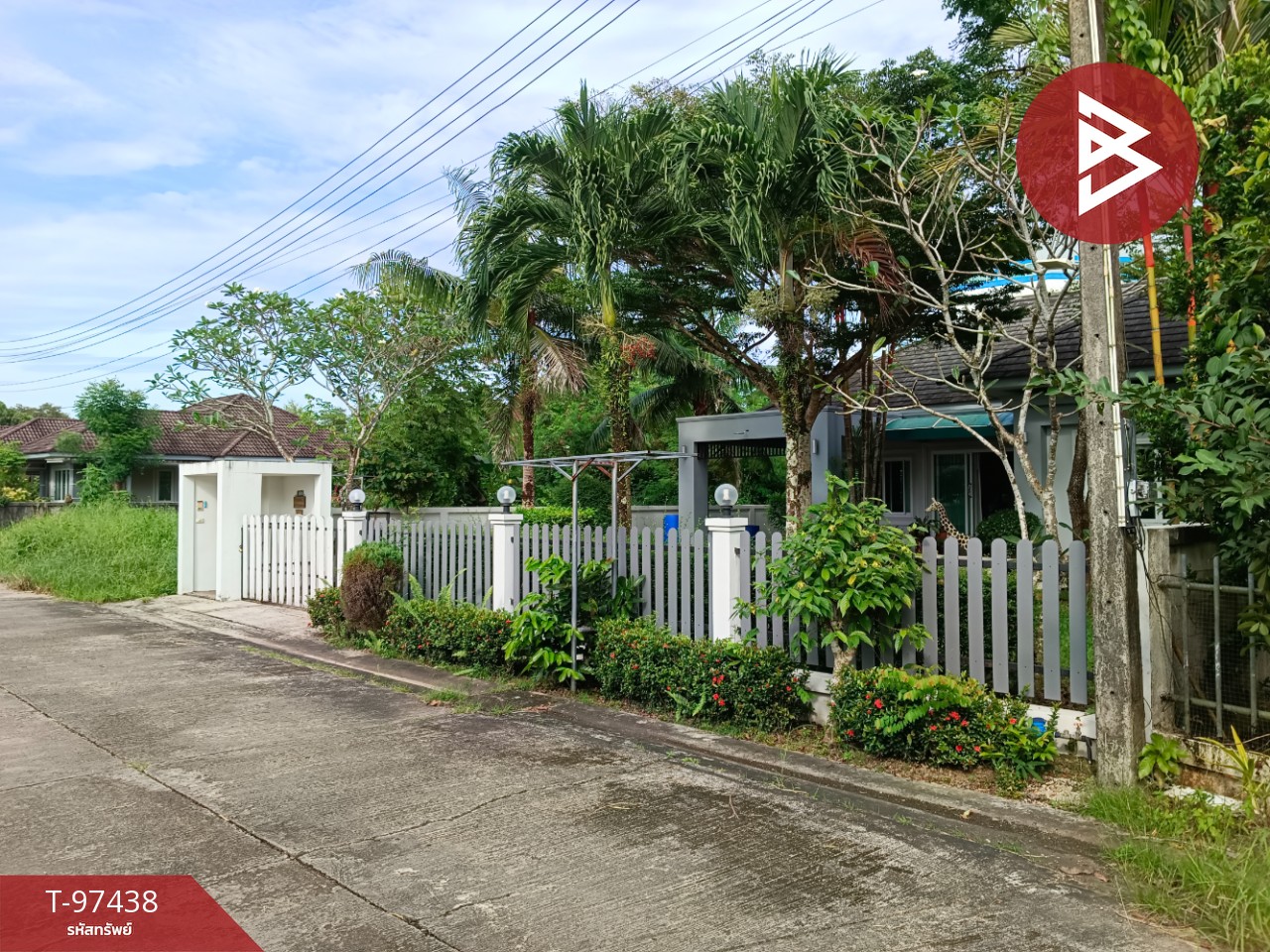 Single-storey detached house for sale in Trat, located behind Trat Bangkok Hospital.