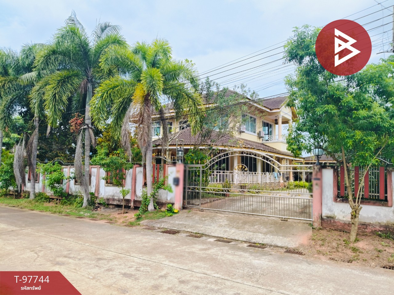 Single house for sale with land, area 2 ngan 8 sq.wa, Phunphin, Surat Thani