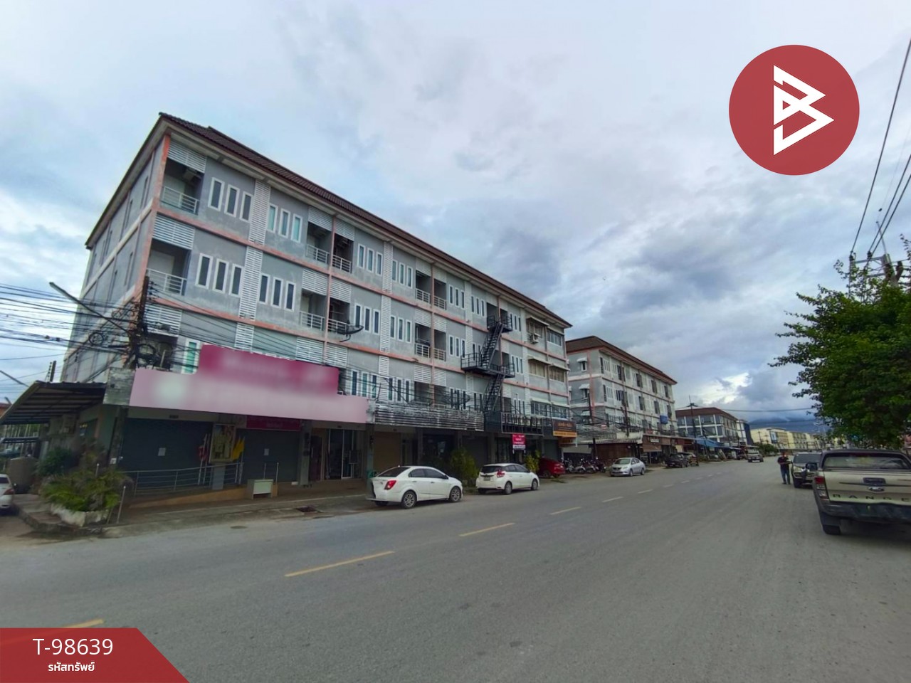 For sale: 2 commercial buildings, Phaen Din Thong Village, area 32 sq m, Market, Chanthaburi