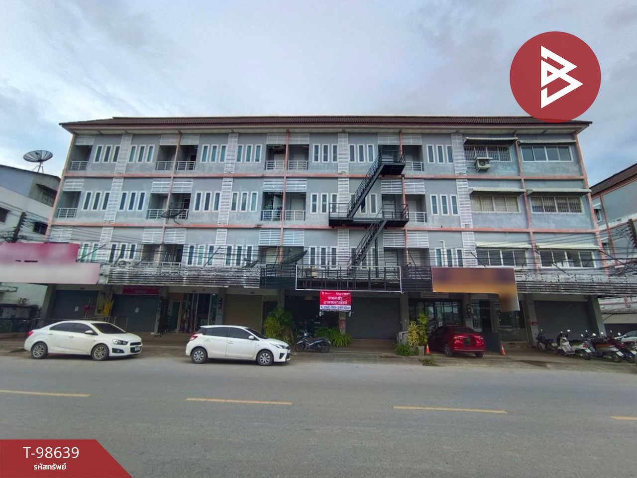 For sale: 2 commercial buildings, Phaen Din Thong Village, area 32 sq m, Market, Chanthaburi